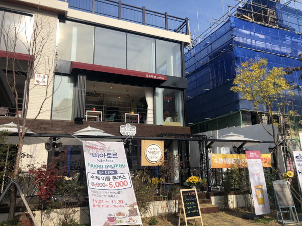 A Saturday Afternoon Cafe-Hop Route in Yeonnam-dong — photo from Korean media