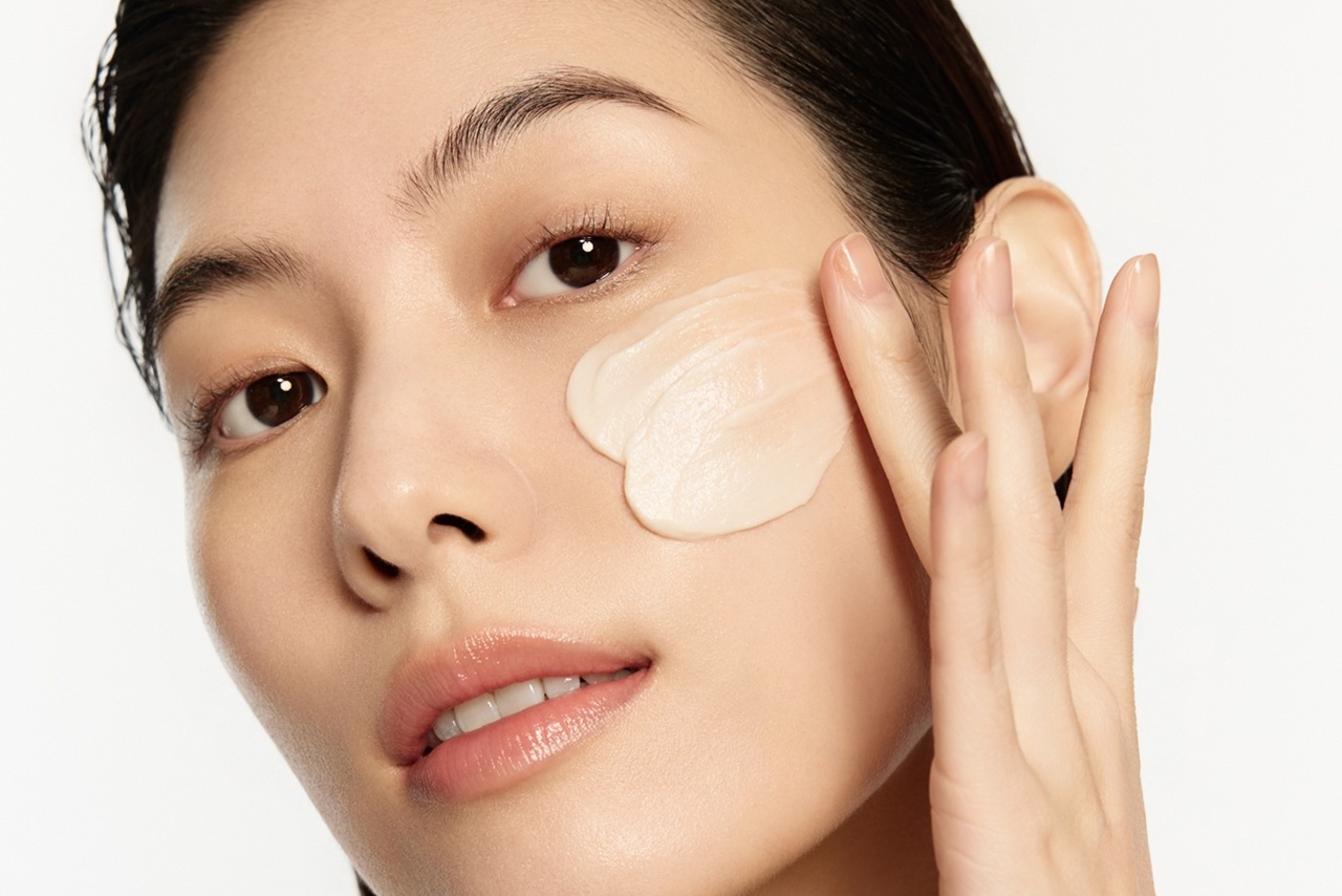 A Simple Morning Skincare Routine for Beginners in Seoul — photo from Korean media