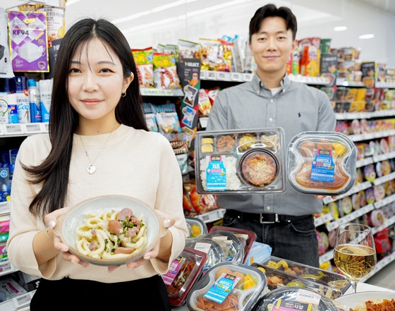 Convenience Store Showdown: CU, GS25, and 7-Eleven — photo from Korean media