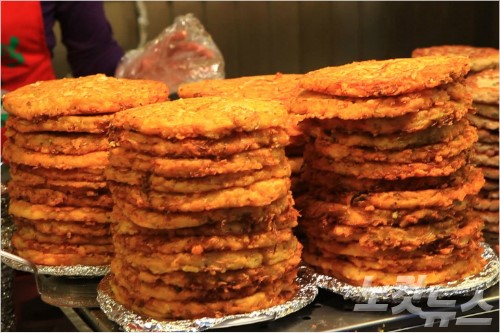 Gwangjang Market Bindaetteok: The Real-Deal Experience — photo from Korean media