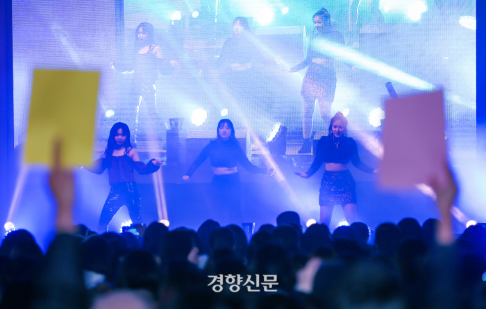 K-Pop Groups for New Fans to Start With in 2026 — photo from Korean media