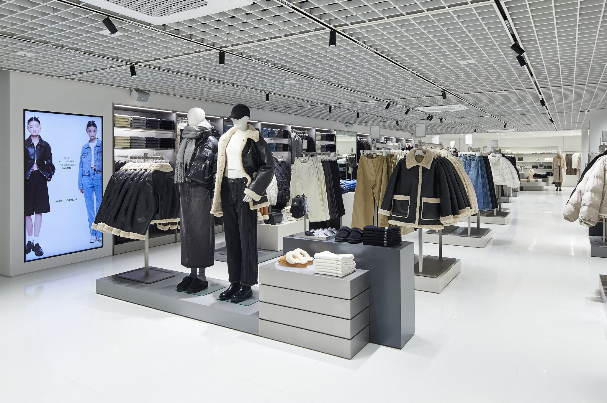 MUSINSA Standard Basics Line Review: Fit and Quality Insights — photo from Korean media