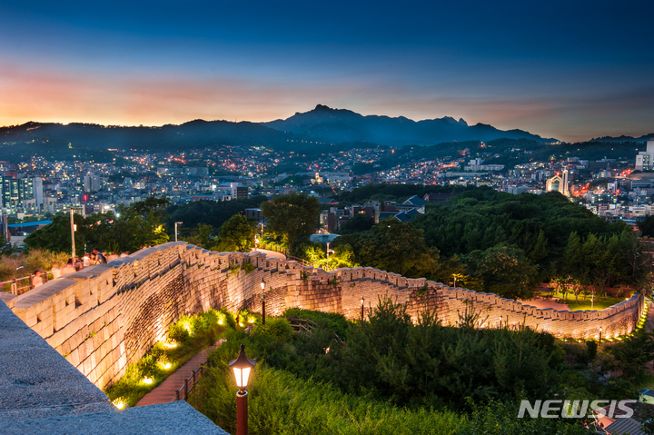 Naksan Park's Hidden Sunset Wall-Walk: A Seoulite's Secret — photo from Korean media