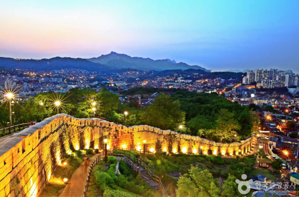 Naksan Park's Hidden Sunset Wall-Walk: A Seoulite's Secret — photo from Korean media