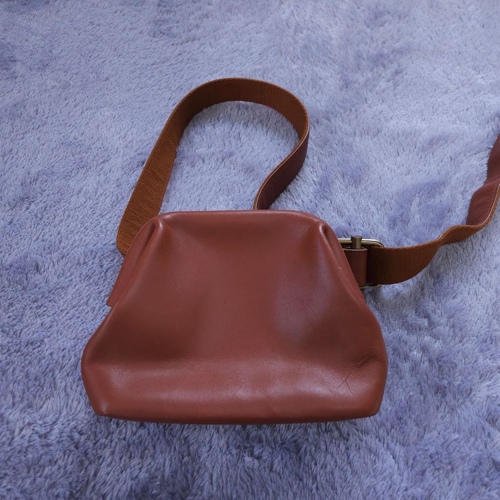 OSOI Bag Brand Review: Minimalist Accessories from Seoul — photo from Korean media