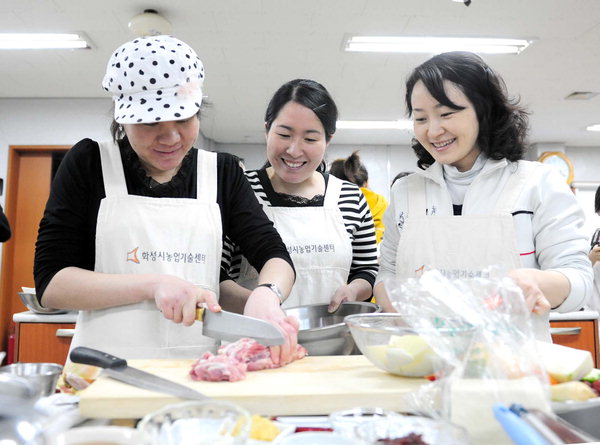 Street Food at Mangwon Market Worth the Wait — photo from Korean media