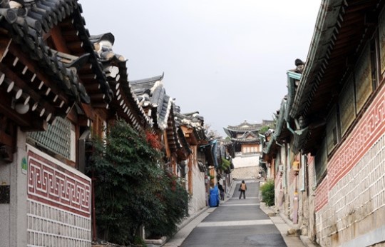 The Bukchon Hanok Village Walking Route the Locals Recommend — photo from Korean media