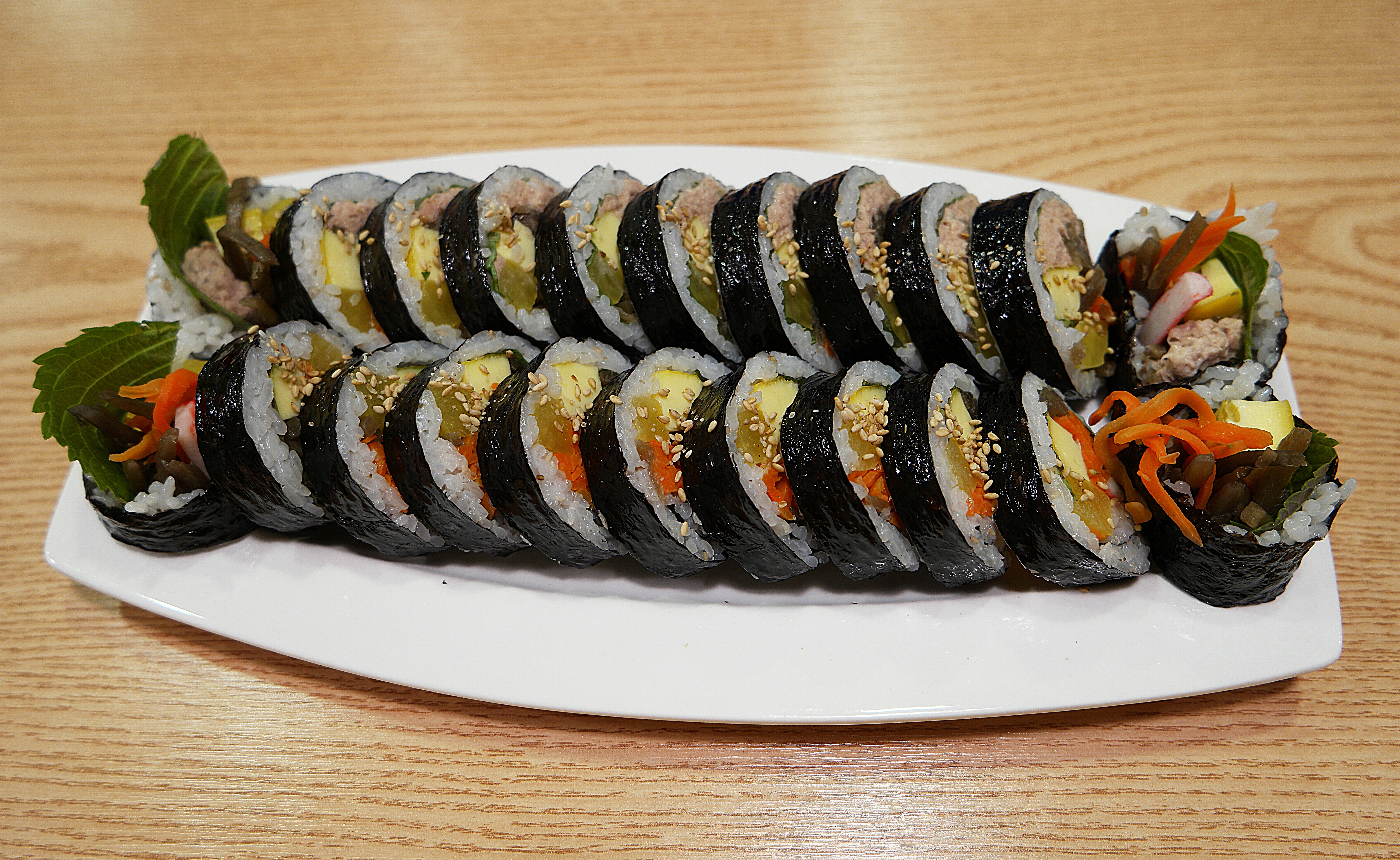 Gimbap (seaweed roll)