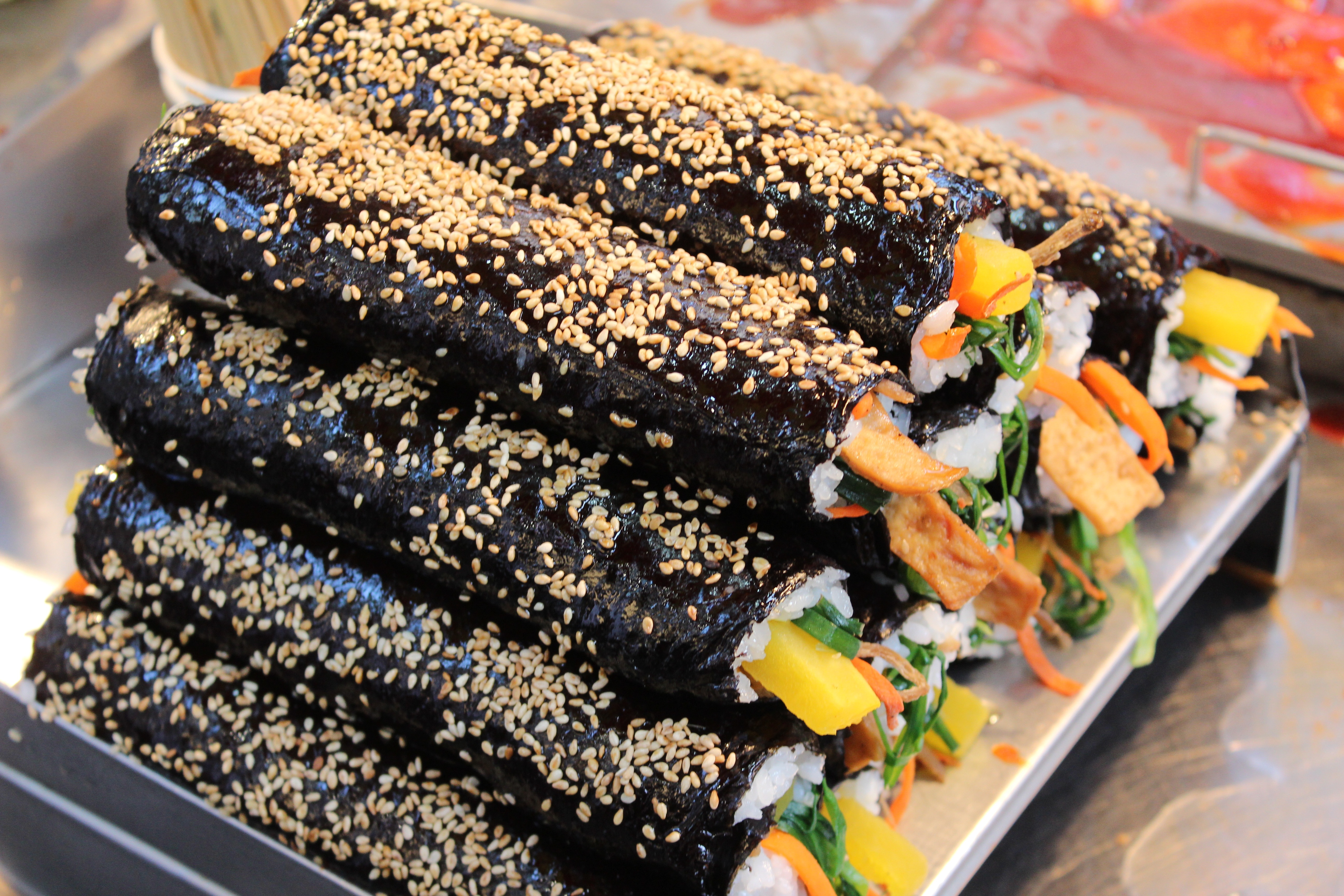 Gimbap (seaweed rice roll)