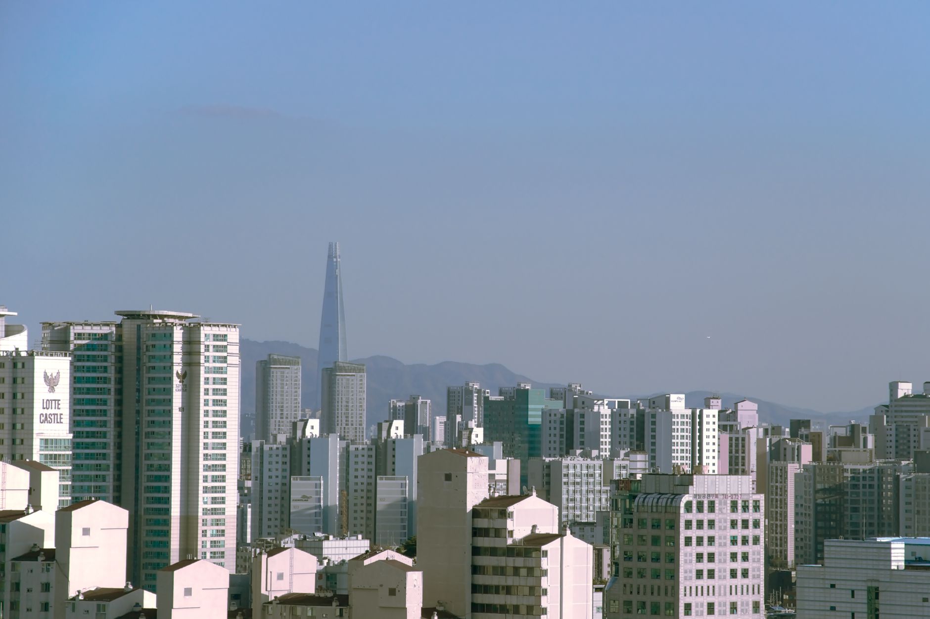 Panoramic view of Seoul skyline with the iconic Lotte World Tower in the background.
